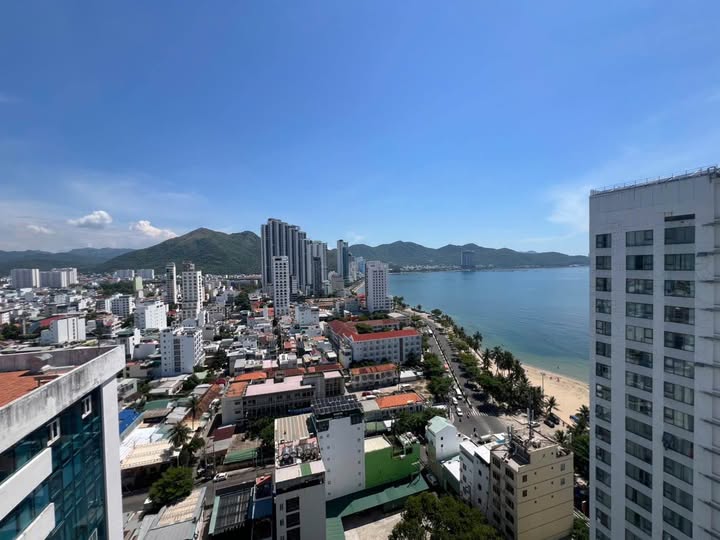 Gần Bãi Tắm Hòn Chồng