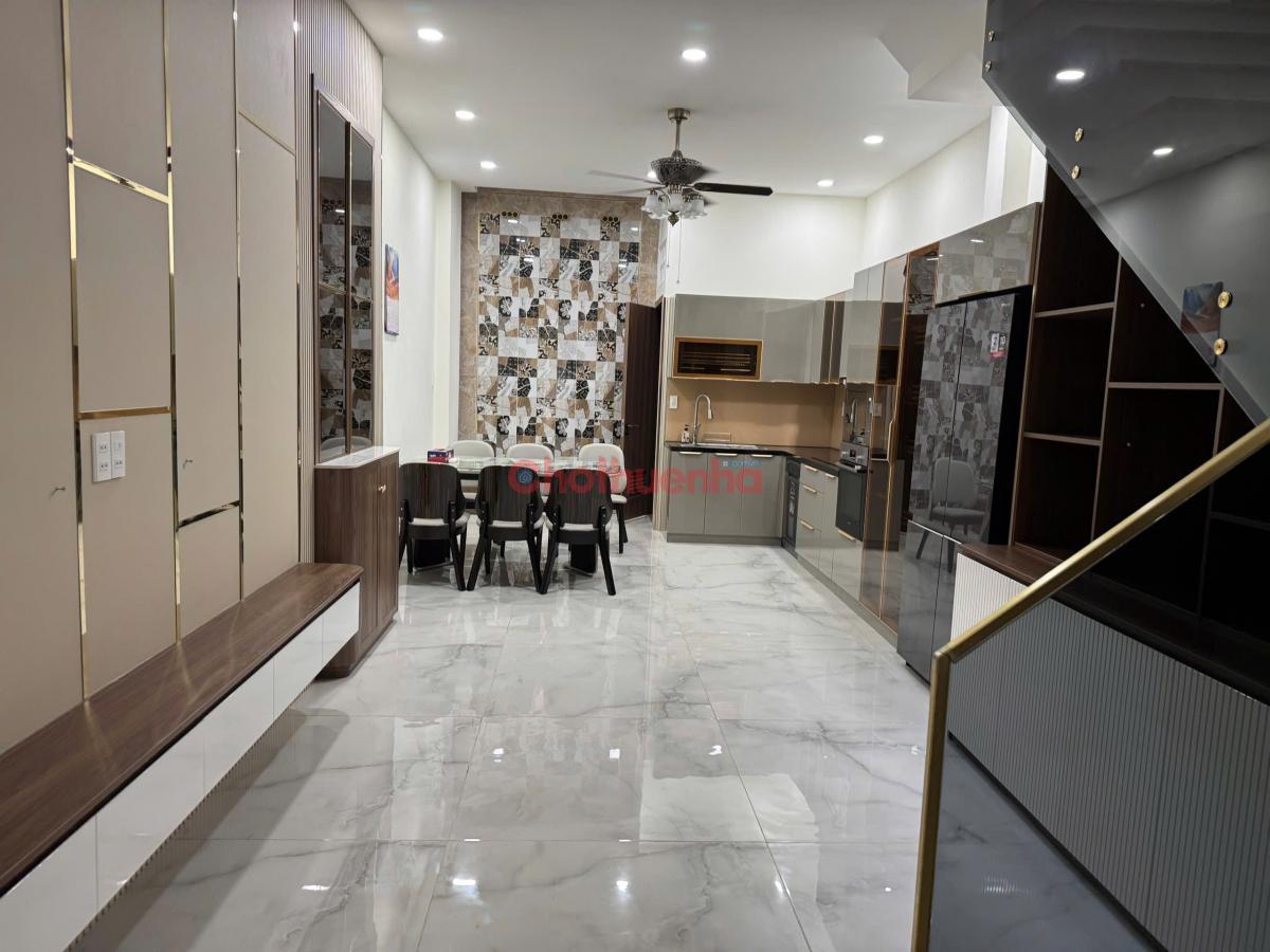 CHO THUÊ NHÀ MẶT TIỀN MỚI ĐẸP KHU TÂN ĐỊNH, QUẬN 1 - CÓ NỘI THẤT