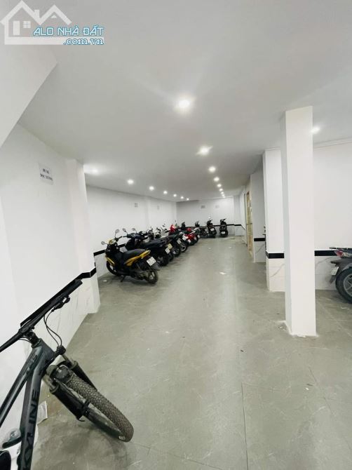 BÁN CCMN 138M x 8T Ô TÔ TẢI ĐỖ CỬA DOANH THU 1, 6TỶ NĂM GIÁ 39TỶ