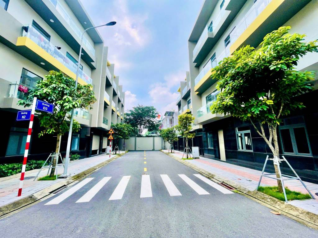 BÁN NHÀ PHỐ 1 TRỆT 3 LẦU, GIÁ 7,550 TỶ, NHẬN LỘC VÀNG CÙNG BCONS UNI VALLEY