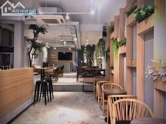 Bán tòa văn phòng Hiếm Nguyễn Văn Huyên 108m x 7T cho thuê gần 1 tỷ/năm giá 21.9 tỷ