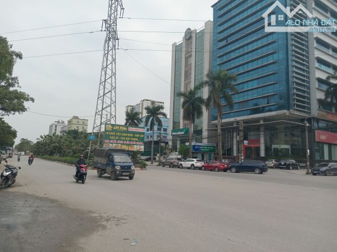 Bán tòa nhà văn phòng VIP Khu Công Nghiệp Tân Mai 1250m2, MT 90m, Giá 158 tỷ