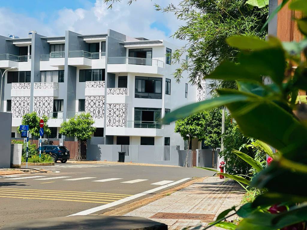 Bán căn góc liên kề Thành Phố Cà Phê, 300m2 4 tầng, trung tâm Buôn Mê Thuột