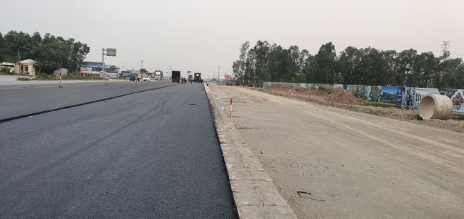 Cty bán 5 ha đất mặt đường 379 Văn Giang, bàn giao sổ đỏ, chỉ 4 tr/m2