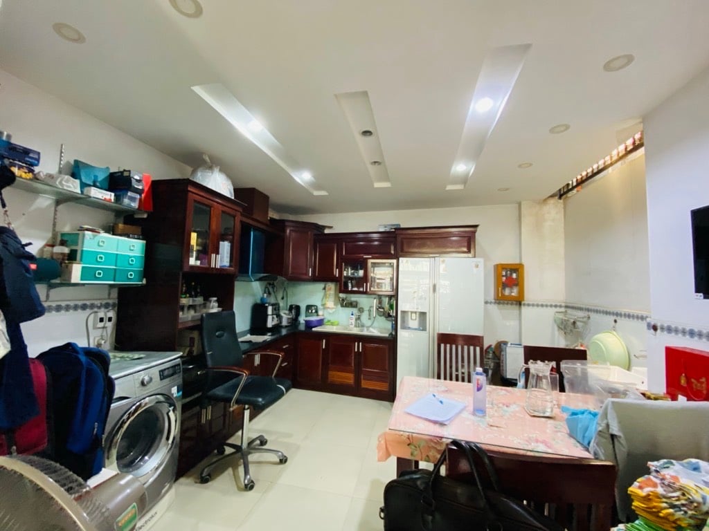 Bán nhà cạnh cầu Tân Thuận, cách Quận 4 chỉ 400m, 3 tầng 48m2 3PN, cách MT 35m