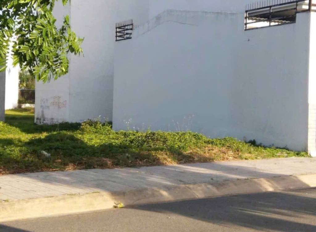 Bán nền thổ cư trong KDC Cát Tường Phú Sinh, xã Mỹ Hạnh Bắc, dt 100m2 giá 1,63 tỷ