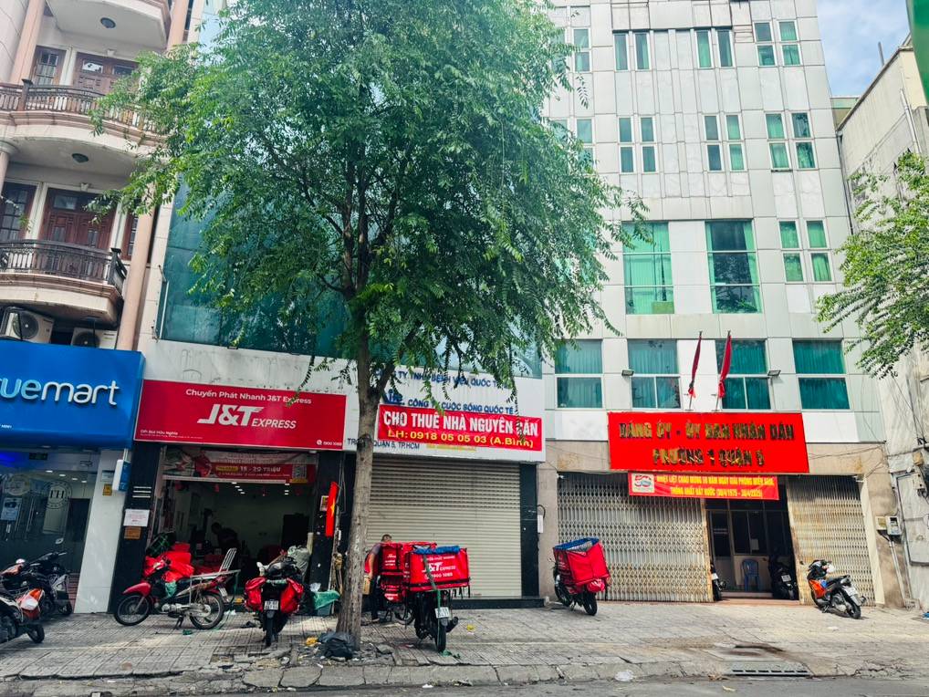 BÁN NHÀ MẶT PHỐ QUẬN 5, 4 TẦNG, CHỦ TRANG BÌA, VỈA HÈ THÊNH THANG - DÒNG TIỀN 60 TRIỆU/THÁNG