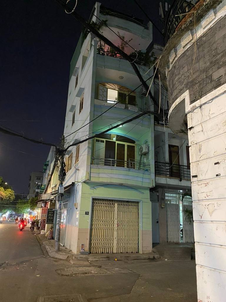 Bán nhà lô góc 2 mặt tiền Quận 6, 1 trệt 3 lầu, sân thượng, tiện kinh doanh