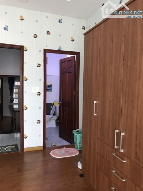 Giảm sập sàn hơn 3 tỷ bán gấp CHDV đường Thống Nhất P11 dt 7*22 giá 15.2 tỷ TL