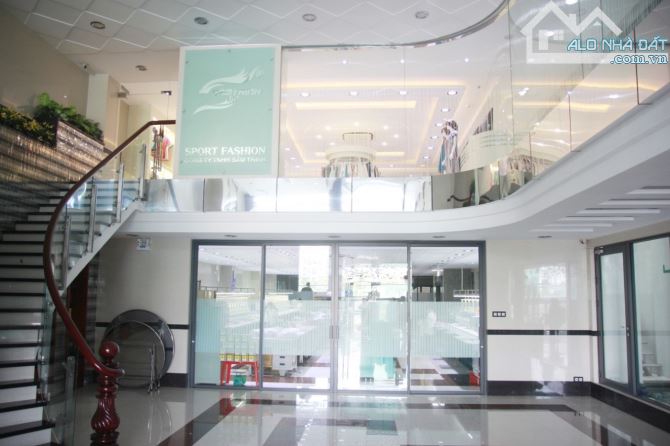Bán gấp Building Phạm Hùng, P.11, Q.8 giá giảm sốc chỉ còn 122 tỷ 12x45m nở hậu