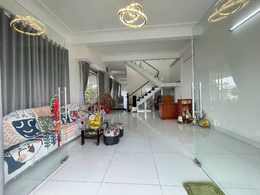 Bán nhà góc 2mt trong KDC Hưng Gia, thị trấn Bến Lức dt 237,5m2 1 lầu 3pn 2wc giá chốt 9,8 tỷ