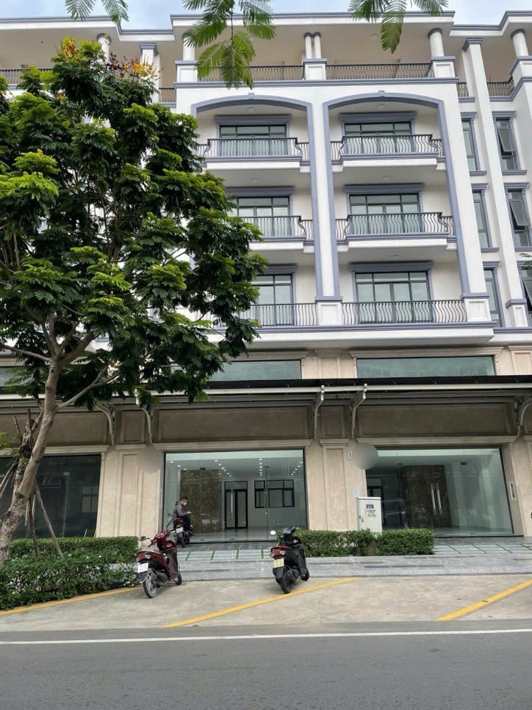 Bán biệt thự Khu đô thị Vạn Phúc City, Thủ Đức, 140m2 tiện ích vượt trội, giá 19 tỷ