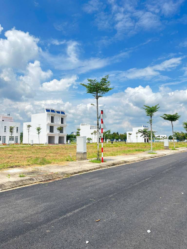 Bán nhanh lô đất KĐT Alana City, đối diện quãng trường trung tâm, chỉ 1,4 tỷ suất ưu đãi có hạn