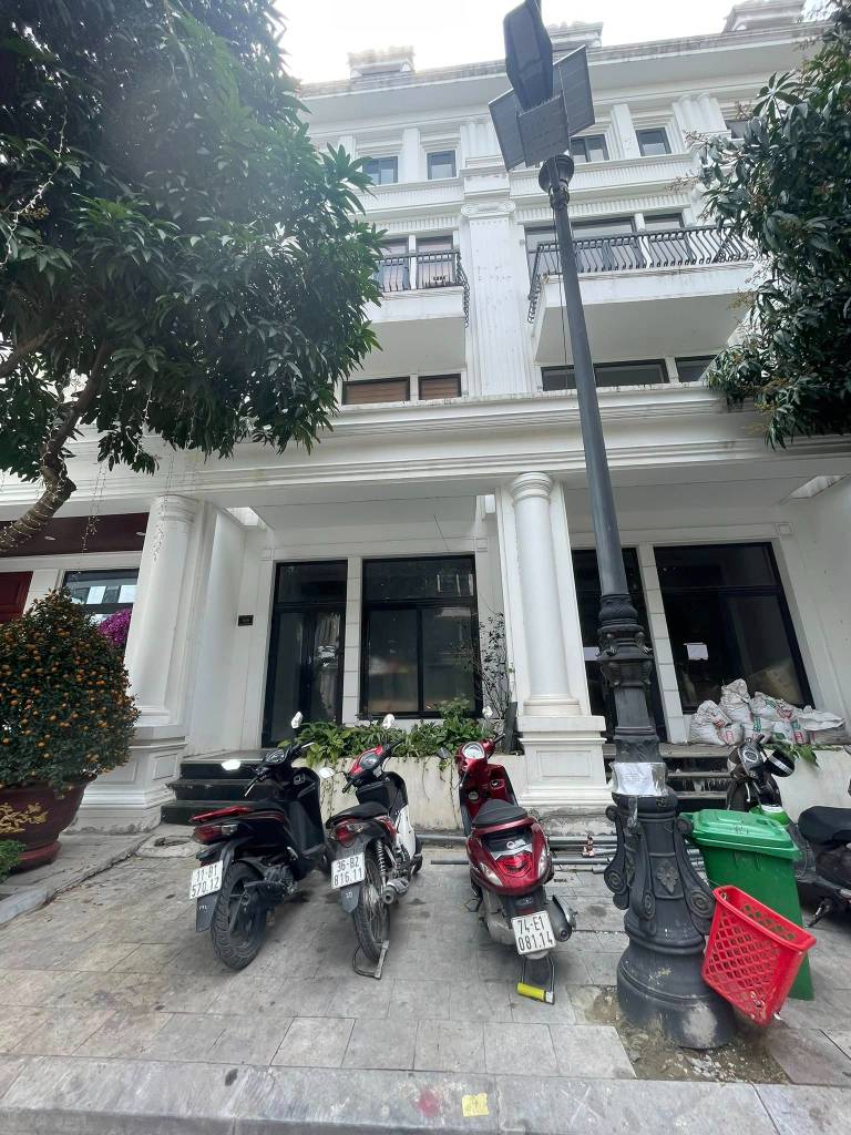 BÁN NHÀ LIỀN KỀ KĐT LOUIS CITY HOÀNG MAI, 100M2 5 TẦNG, KINH DOANH ĐỈNH, 31.5 TỶ