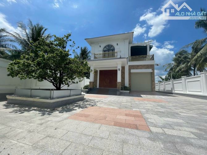 Biệt thư đẹp mặt tiền Ngô Quốc Trị khu dân cư đông đúc