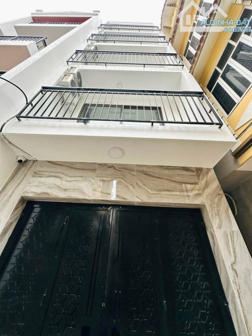 Chung cư mini 68m2 nhà 7 tầng thang máy, 12 căn hộ full nội thất dòng tiền 70 triệu/tháng