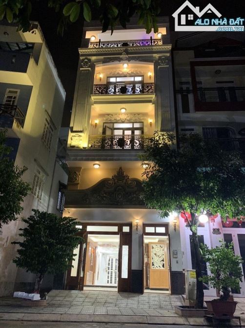 Bán Tòa Văn Phòng 6 tầng mặt tiền Nguyễn Hữu Thọ,gần Phan Đăng Lưu,thu nét 45 triệu/tháng