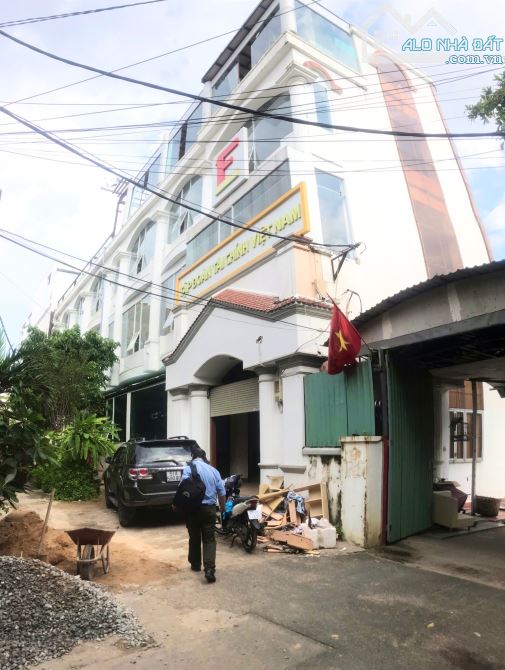 Bán tòa nhà CHDV đường Nguyễn Trọng Tuyển , DT: 11m x 34m ( 340m2) 5 tầng , Giá : 60 tỷ TL