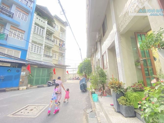 Bán CHDV HXH hạ chào 4 tỷ, Bạch Đằng, P2, Tân Binh, 160m2, 5 tầng, giá rẻ