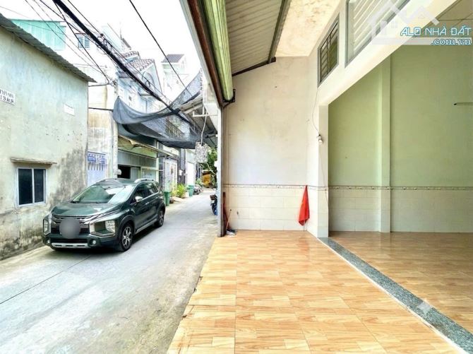 Bán đất tặng nhà 91.5m2 4,49tỷ bề ngang khủng 6,5m, hẻm ô tô thông, tặng GPXD 4 tầng