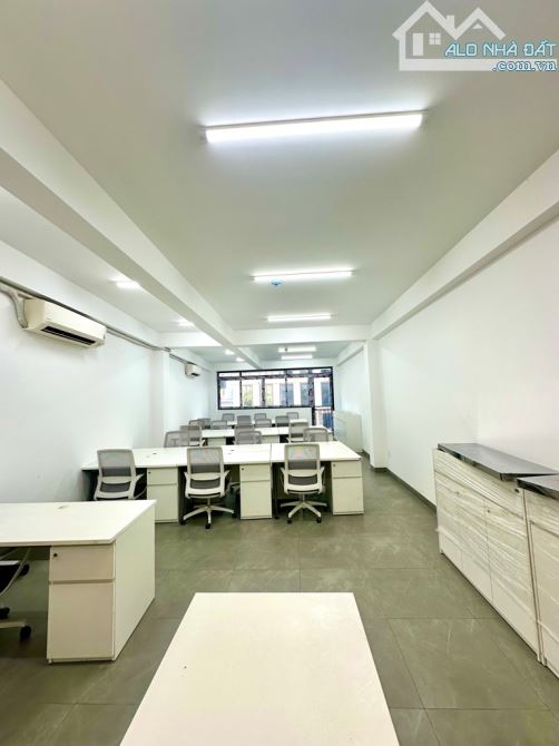 Bán Tòa Văn Phòng Phường 10 Phú Nhuận, Nguyễn Văn Trỗi, 6x20m, 8 Tầng, thu 1.5 tỷ.n