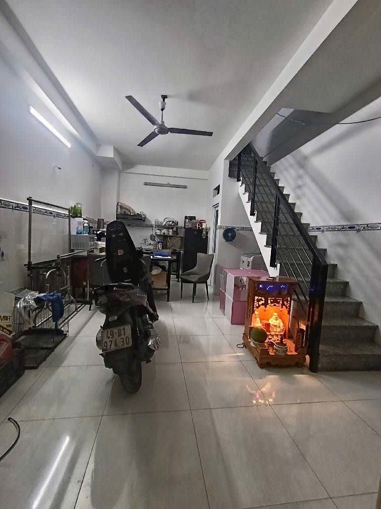 Bán nhà 2 tầng Quận 7, ngay chợ Phú Thuận, HXH 6m 52m2 dòng tiền 170tr/năm