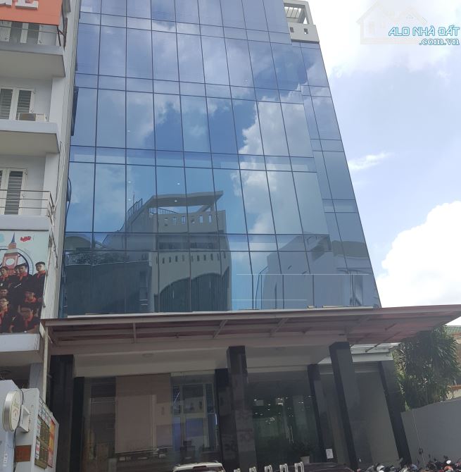 Bán Tòa Văn Phòng Mặt Phố Nguyễn Trung Trực, Ba Đình DT 438m2, 15T, MT 10.5m. Giá Cực Rẻ