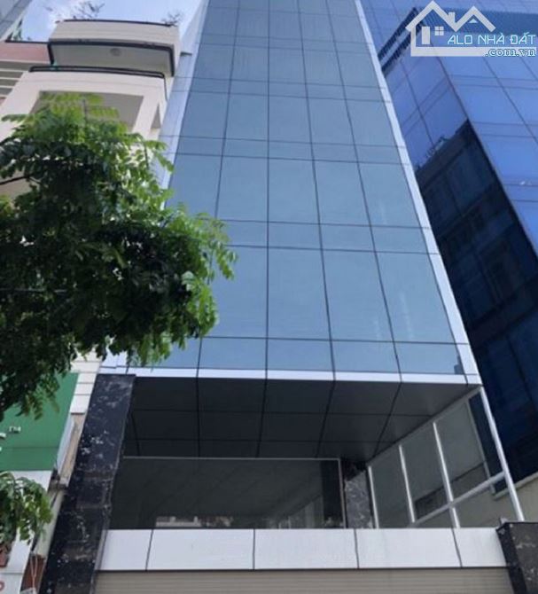 Bán Tòa Văn Phòng Mặt Phố Trúc Bạch, Ba Đình DT 252m2, 10T, MT 7,9m. Giá Cực Rẻ