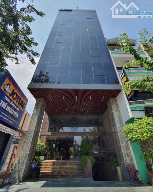 Bán Tòa Văn Phòng Mặt Phố Trần Vỹ, Cầu Giấy DT 146m2, 9T, MT 8,1m. Giá Cực Rẻ