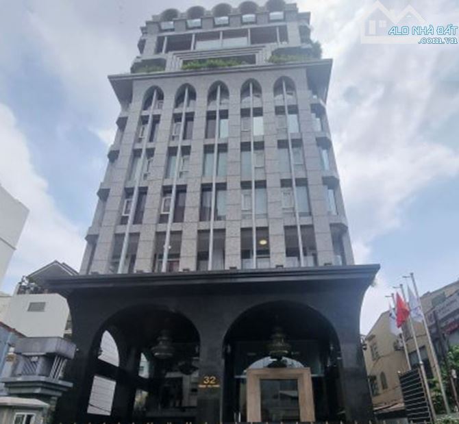 Bán Tòa Văn Phòng Mặt Phố Nguyên Hồng, Đống Đa DT 320m2, 12T, MT 13m. Giá Cực Rẻ