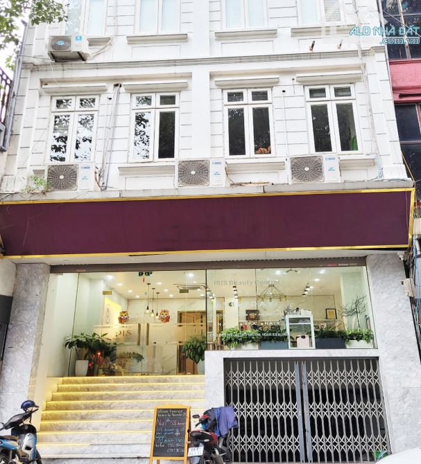 Bán Tòa Văn Phòng Mặt Phố Bà Triệu, Hai Bà Trưng DT 273m2, 11T, MT 9.7m