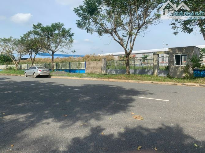 Lô góc 4000m2 đất KCN Hòa Bình, Nhị Thành, Thủ Thừa, LA, giá đầu tư 19.6 tỷ bao VAT