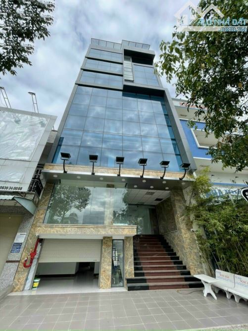 Bán Tòa Văn Phòng Mặt Phố Đoàn Trần Nghiệp, Hai Bà Trưng DT 196m2, 9T, MT 7.9m