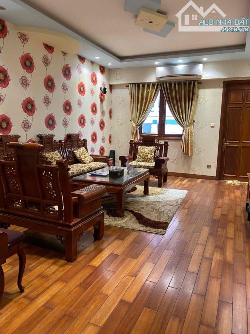 Bán nhà gần ngay trường ĐH Kinh Tế Q10. ( 3,9 x 11m) 4 tầng giá 11 tỷ