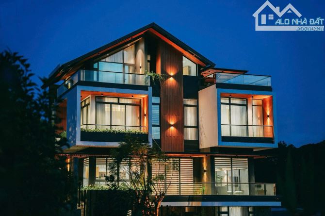 Villa Hiện Đại View Thung Lũng Đèn Gần Làng Hoa Vạn Thành. 250m2. Giá 20 Tỷ
