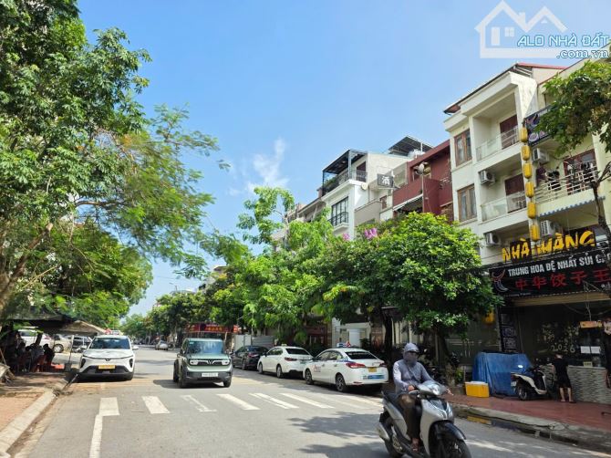Bán nhà 4 tầng đường ngô tất tố DT,83m,MT 5m, Hướng ĐB, Giá 20 tỷ