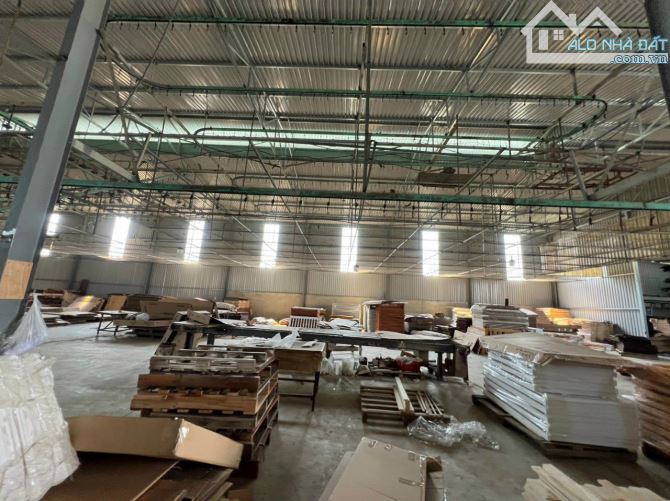 Bán xưởng 8600m2 full skc hiện đang kd tại Thuận An, Bình Dương. Giá 100 tỷ. tlc.