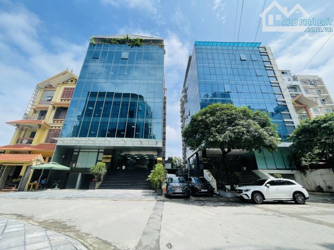 Bán toà nhà Hoàng Quốc Việt 260m2 x 9 tầng mặt tiền 12m giá chỉ hơn 100 tỷ
