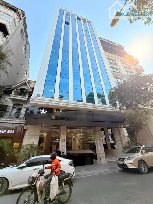 Bán tòa nhà văn phòng 10 tầng, tại mặt phố Vũ Tông Phan 330m2, mt 12m, chỉ 144 tỷ.