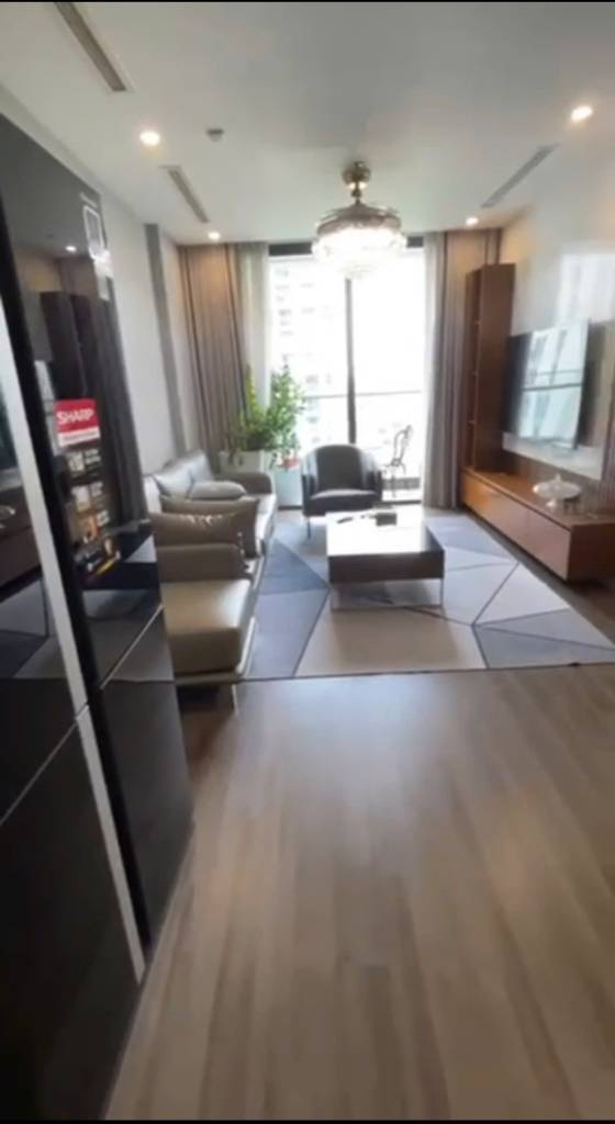 Bán căn hộ 2 phòng ngủ Vinhomes Symphony Long Biên, full nội thất, có slot ô tô