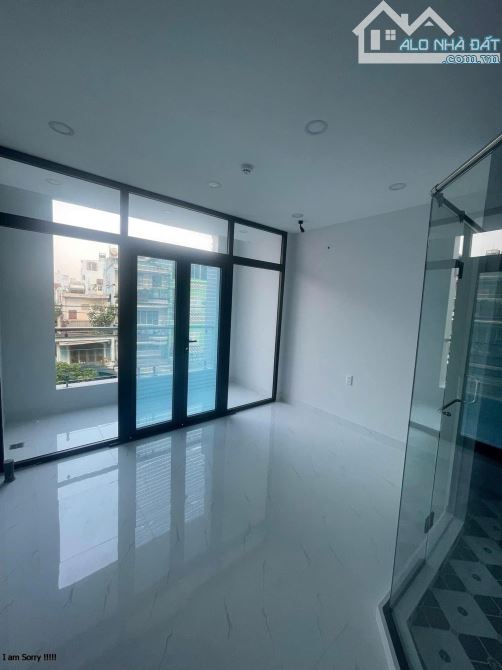 Bán tòa nhà văn phòng cho thuê 586 Cộng Hòa, P. 13, Tân Bình. + Tài sản dòng tiền cao vị