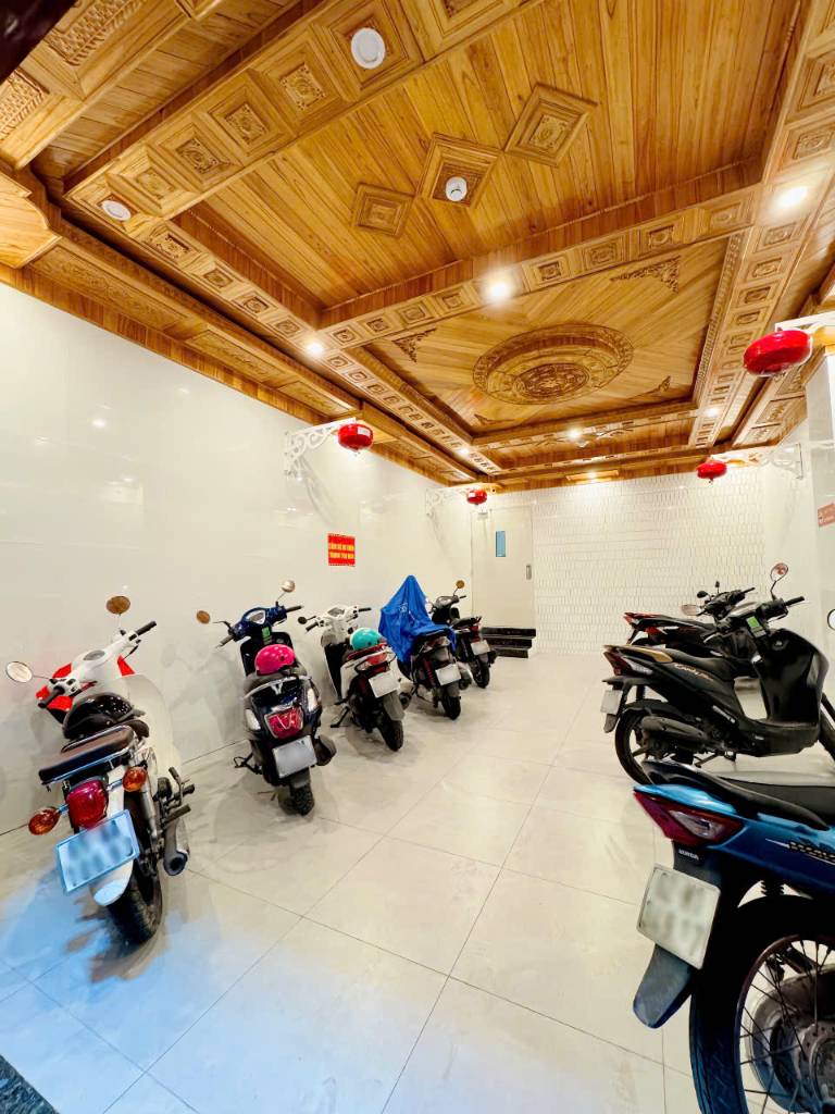 Bán tòa CHDV Lê Văn Sỹ Quận 3, dt 201m2 thu nhập 180 triệu/tháng giá 32 tỷ