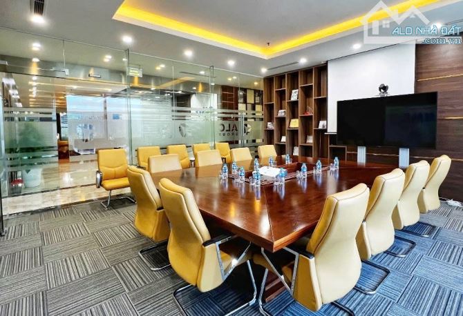 Bán gấp sàn văn phòng tầng 2 chung cư Lê Văn Lương đã hoàn thiện 850m2, giá chỉ 43 tr/m2.