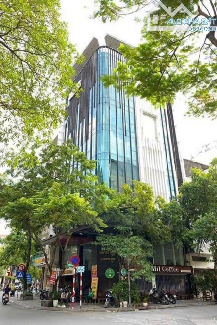 BÁN TÒA BULLDING 10 TẦNG MẶT PHỐ NGUYÊN HỒNG, 2 MẶT PHỐ, DT 120M* MT 17M* GIÁ 105 TỶ