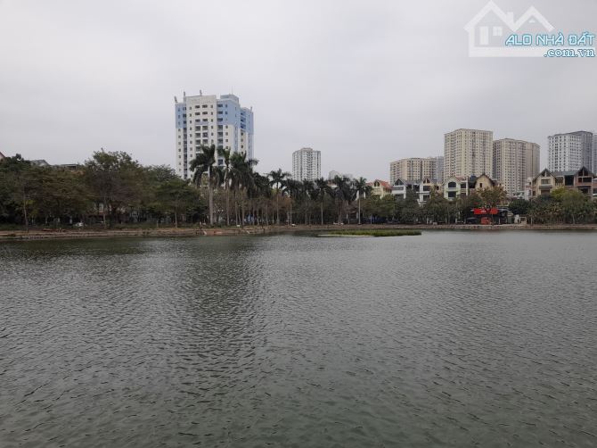 Bán tòa nhà văn phòng mặt phố Tân Mai Khu Công Nghiệp Vĩnh Hoàng 1200m2, MT 30m Giá 158 tỷ