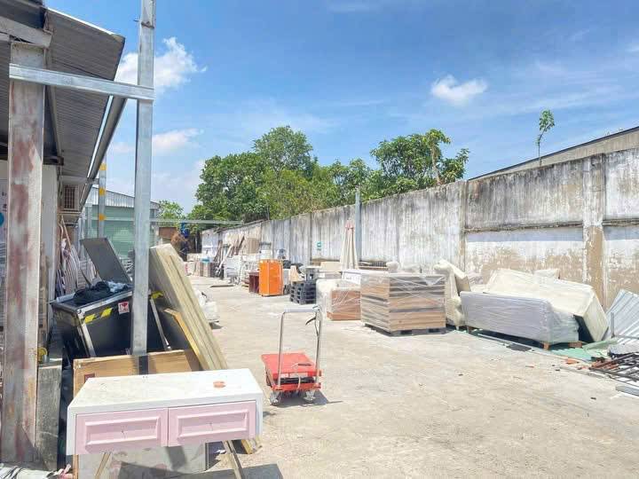 Bán xưởng mặt tiền đường nhựa Phú Hoà Đông tdt 1650m2 có 300m2 thổ, xưởng 1000m2, giá 14 tỷ