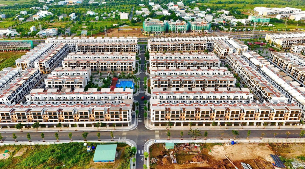 Bán gấp nhà phố T&T Millennia City Long Hậu, đường ĐT 826E, dt 120m2, giá chỉ 8,4 tỷ