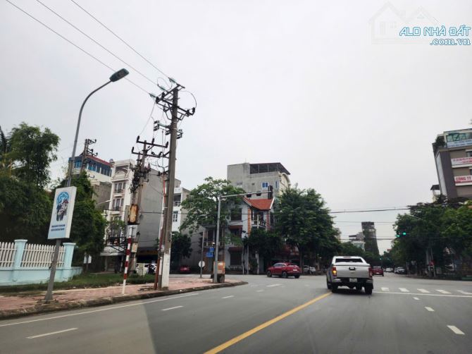 Bán nhà 4 tầng mặt Bình Than Đại Dương dt 136m mt 8.4m hướng tb giá 34 tỷ