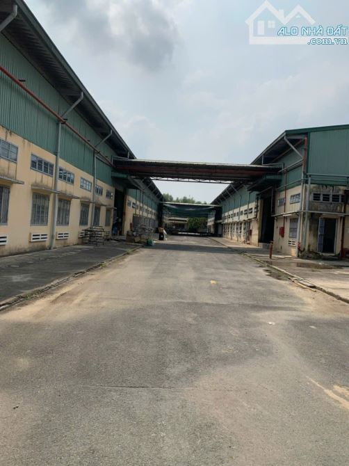 Bán nhà xưởng 37.000m2 cụm CN Tân An skc 100% đã đóng thuế 50 năm. Giá 180 tỷ.