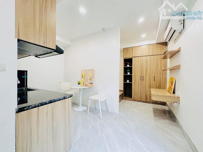 Toà CHDV Đội Cấn gần ĐH RMIT giá tốt, 50m ra ô tô, thông tứ tung, 50m2*5T 9P KK, full đồ